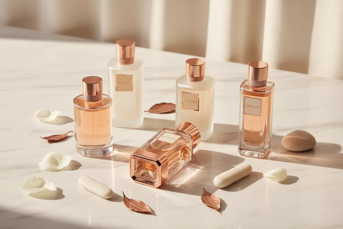 Odlewki perfum Giorgio Armani na białym marmurze – Acqua di Giò, Sì Intense, Stronger With You